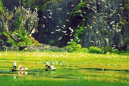 Giới thiệu hệ thống hang động Tràng An (Ninh Bình) với UNESCO