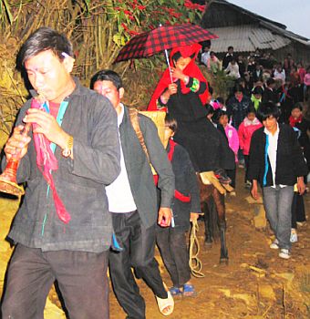 Phong tục cưới của người Thu Lao ở Mường Khương