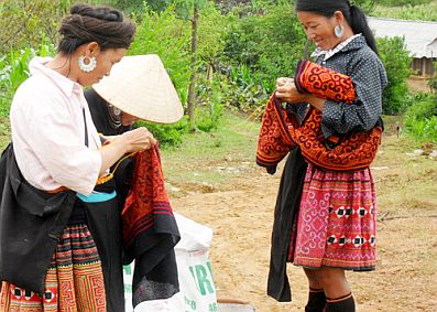 Se lanh dệt vải - nét đẹp của phụ nữ dân tộc H’Mông ở Sơn La