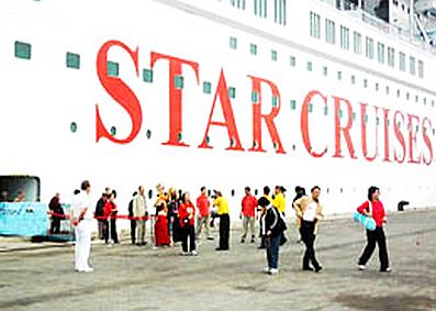Quảng Ninh thu hút khách du lịch tàu biển