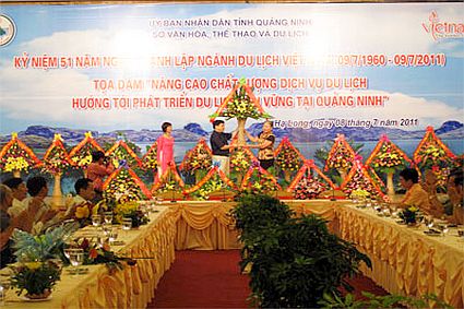 Quảng Ninh: Tọa đàm nâng cao chất lượng dịch vụ du lịch hướng tới sự phát triển bền vững