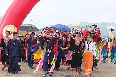 Lần đầu trình diễn trang phục 54 dân tộc Việt Nam