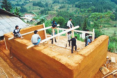 Mùa trình tường nhà của đồng bào Mông ở Lào Cai