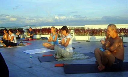 Du lịch “cùng yoga”