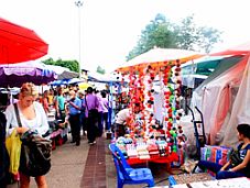Rực rỡ chợ cuối tuần Chiang Mai (Thái Lan)