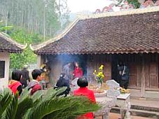 Lễ hội đền Vua Mai (Nghệ An)
