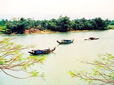 Thừa Thiên Huế: Đảm bảo vệ sinh môi trường đối với hoạt động du lịch trên sông Hương