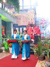 Giỗ Tổ nghề thêu truyền thống (Lâm Đồng)
