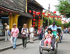 Tăng thời hạn Giấy phép du lịch Việt Nam cho khách nước ngoài
