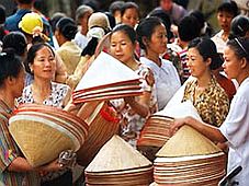 Nón làng Chuông - món quà văn hóa độc đáo