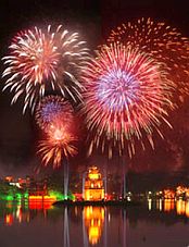 Hà Nội: Bắn pháo hoa chào mừng Quốc khánh 2/9 và hướng tới Đại lễ 1.000 năm Thăng Long