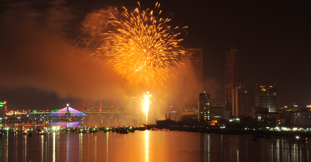 Khai mạc Cuộc thi Trình diễn pháo hoa quốc tế Đà Nẵng 2013 với chủ đề “Tình yêu sông Hàn”