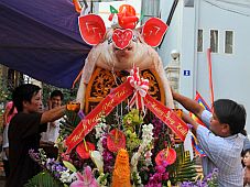 Lễ hội rước lợn ở Hà Nội