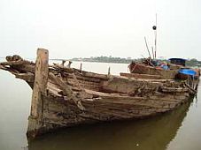 Hưng Yên: Phát hiện tàu cổ dưới lòng sông Hồng