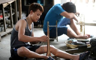 Sống mãi với nghề xưa: Nghề làm kèn đồng ở Nam Định