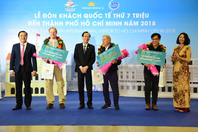 Đón vị khách quốc tế thứ 7 triệu đến TP. Hồ Chí Minh năm 2018