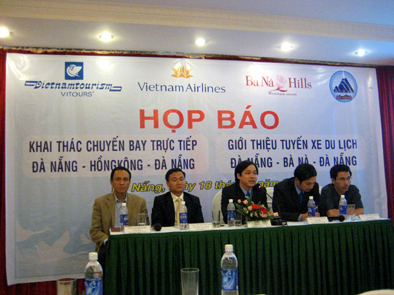 Công ty CP Du lịch Việt Nam VITOURS giới thiệu chuyến bay trực tiếp Đà Nẵng - Hồng Kông - Đà Nẵng và tuyến xe phục vụ khách du lịch Đà Nẵng - Bà Nà - Đà Nẵng