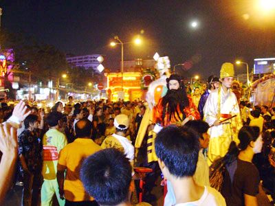 TP.Hồ Chí Minh: Tưng bừng lễ hội đường phố đêm Nguyên tiêu