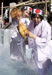 Lễ hội tắm nước lạnh vào mùa Đông ở Nhật Bản