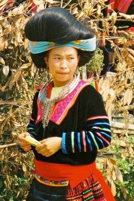 Độc đáo mái tóc người phụ nữ Mông Hoa