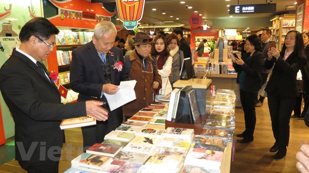 Khai trương gian hàng sách Việt Nam đầu tiên tại Hàn Quốc