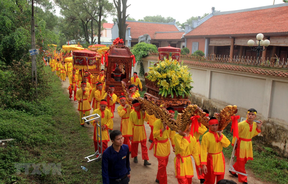 Lễ đúc chuông chùa Côn Sơn tại Lễ hội mùa Xuân Côn Sơn-Kiếp Bạc