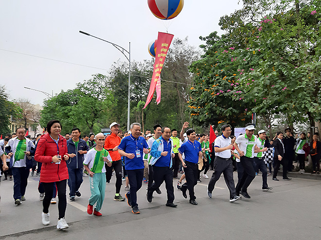Cán bộ công chức, viên chức Tổng cục Du lịch hưởng ứng Ngày chạy Olympic vì sức khỏe toàn dân