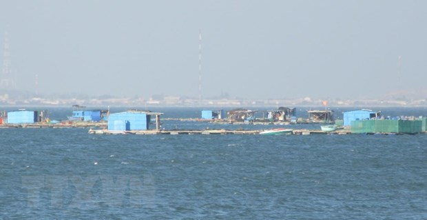 Di chuyển lồng bè thủy sản, trả lại mỹ quan trên biển Bình Sơn (Ninh Thuận)