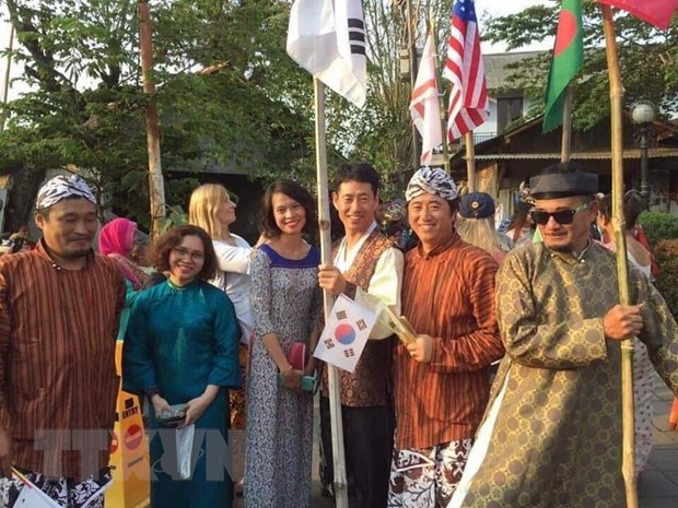 Việt Nam dự liên hoan và triển lãm nghệ thuật quốc tế ở Indonesia