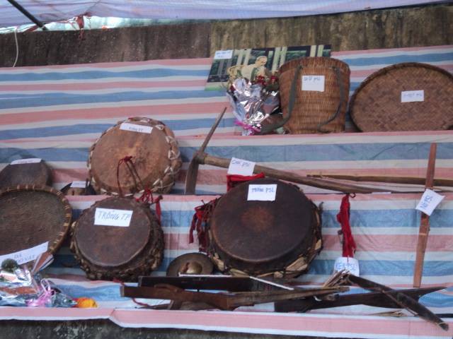 Bộ nhạc cụ truyền thống, báu vật của người Dao Khâu ở Sìn Hồ