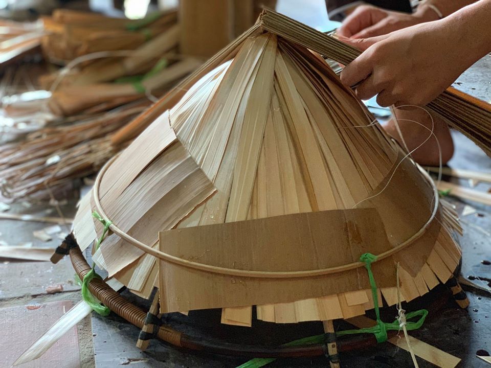 Ngắm mô hình nón lá thư pháp vừa lập kỷ lục lớn nhất Việt Nam