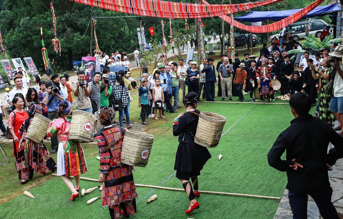 “Tháng Năm nhớ Bác” tại Làng Văn hóa-Du lịch các dân tộc Việt Nam