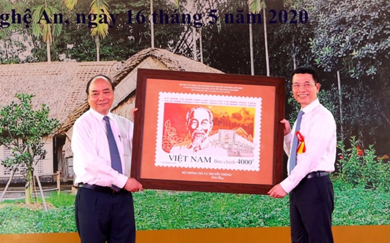 Phát hành bộ tem kỷ niệm 130 năm ngày sinh Chủ tịch Hồ Chí Minh