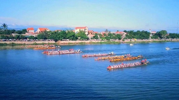 Lễ hội đua thuyền trên sông Kiến Giang.