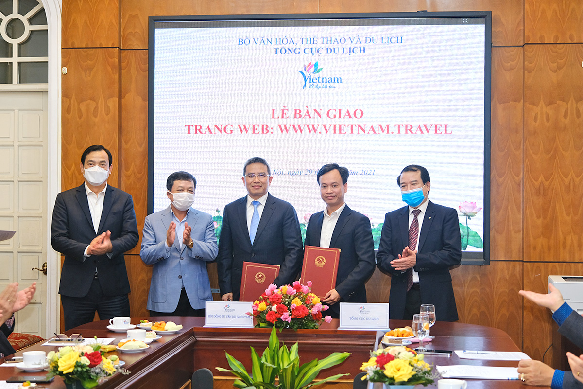 Tổng cục Du lịch chính thức tiếp nhận trang web vietnam.travel và một số ứng dụng mạng xã hội từ Hội đồng tư vấn du lịch