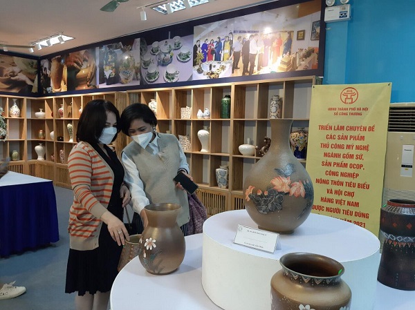 Hà Nội: Khai mạc triển lãm về gốm sứ và sản phẩm OCOP