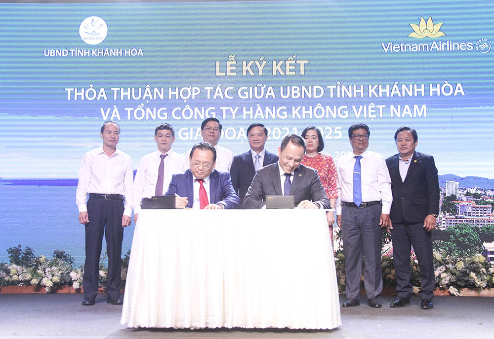 Khánh Hòa triển khai chương trình hợp tác với Vietnam Airlines giai đoạn 2021 - 2025
