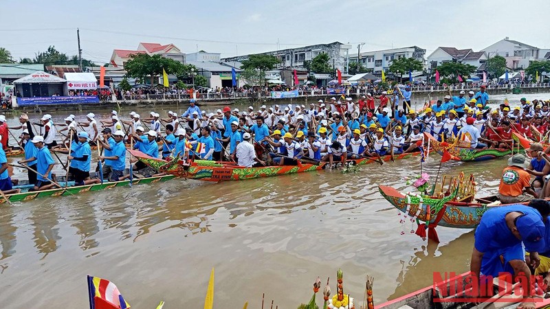 Khai mạc giải đua ghe ngo mở rộng tại tỉnh Trà Vinh
