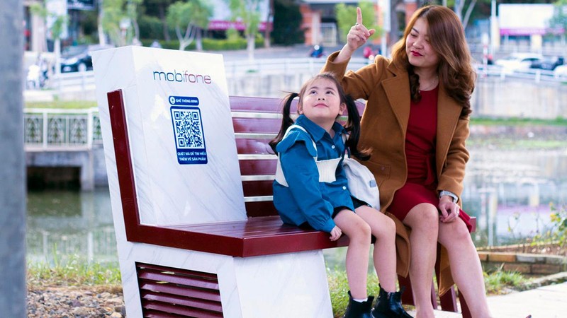Ghế công viên gắn loa truyền thanh thông minh tại Đà Lạt (Lâm Đồng)