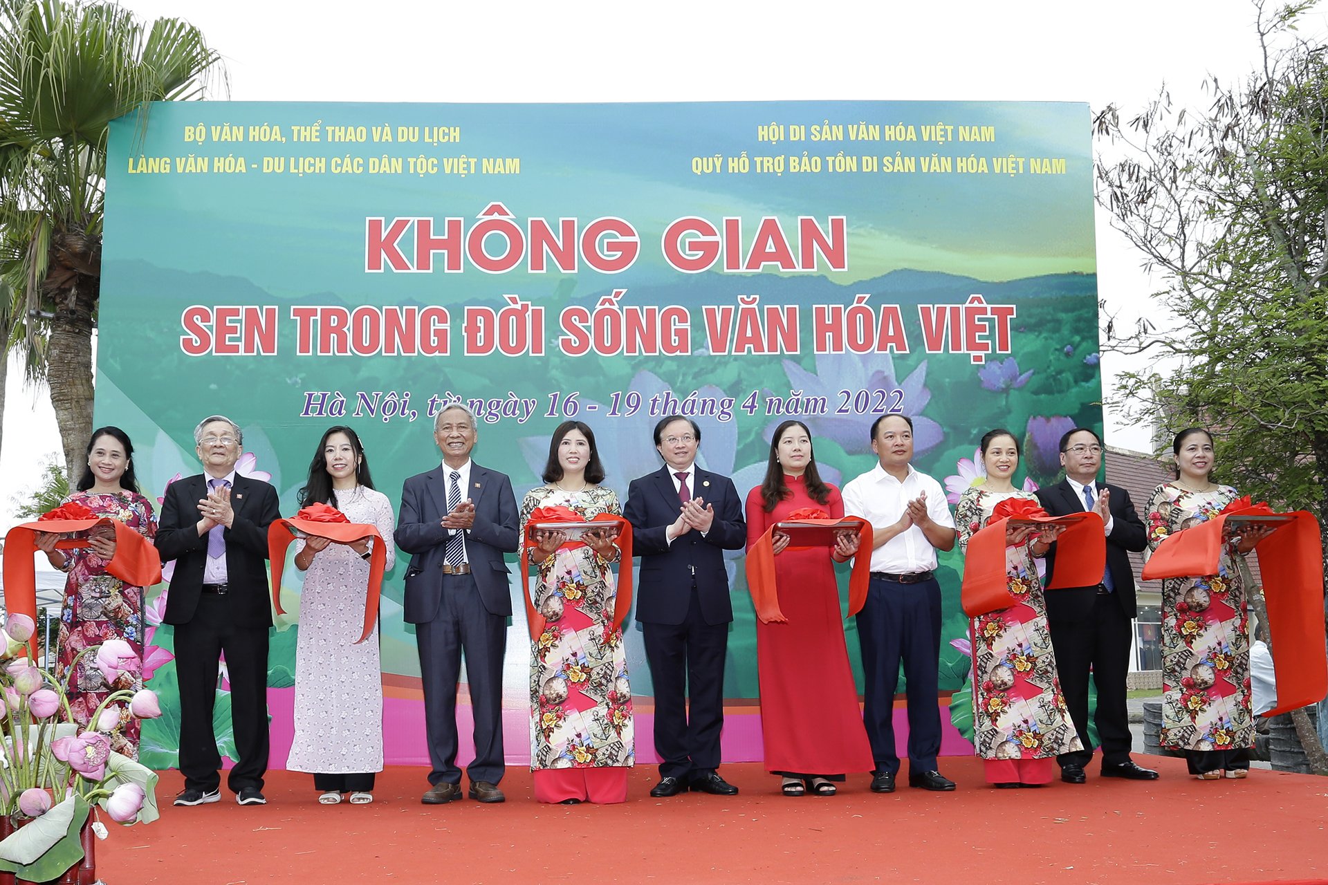 Khai mạc không gian ''Sen trong đời sống văn hóa Việt''