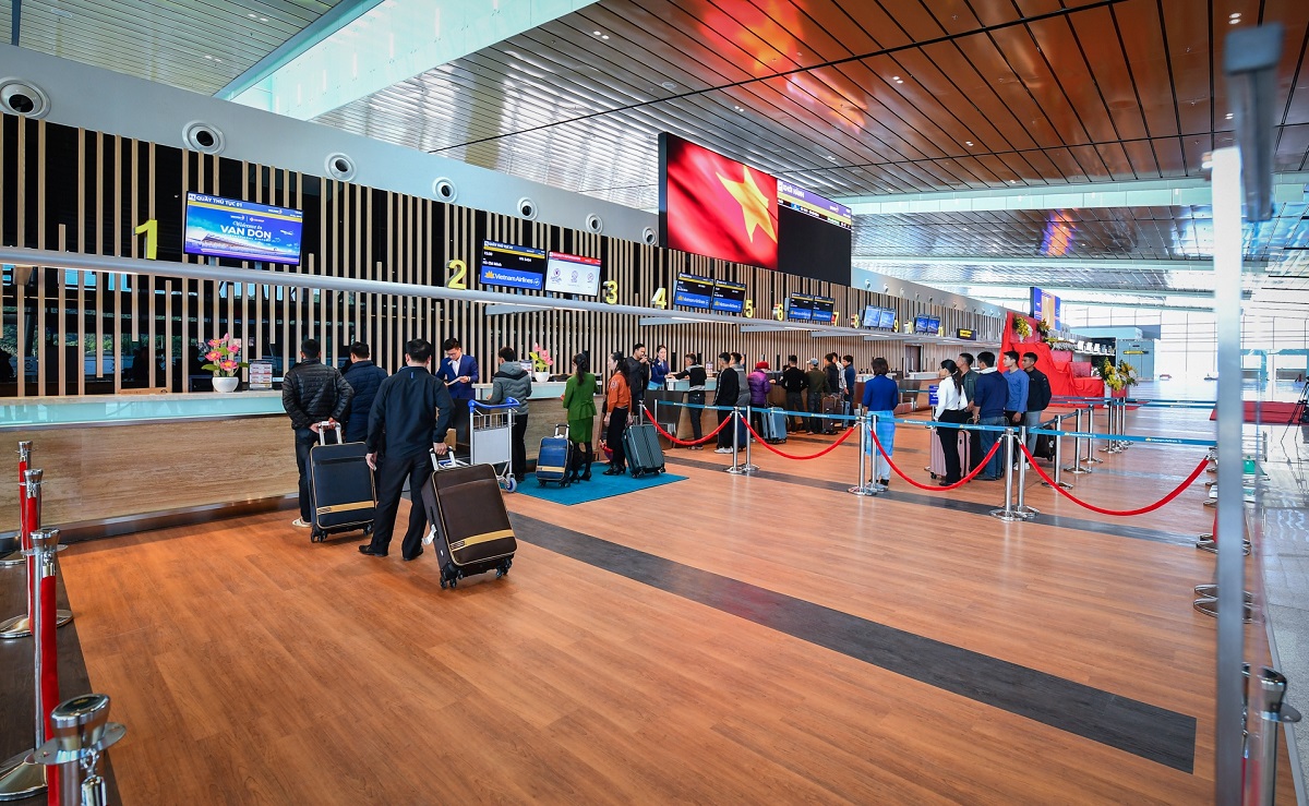Từ ngày 27/4/2022: Người nước ngoài được phép xuất nhập cảnh qua Cảng hàng không quốc tế Vân Đồn bằng thị thực điện tử