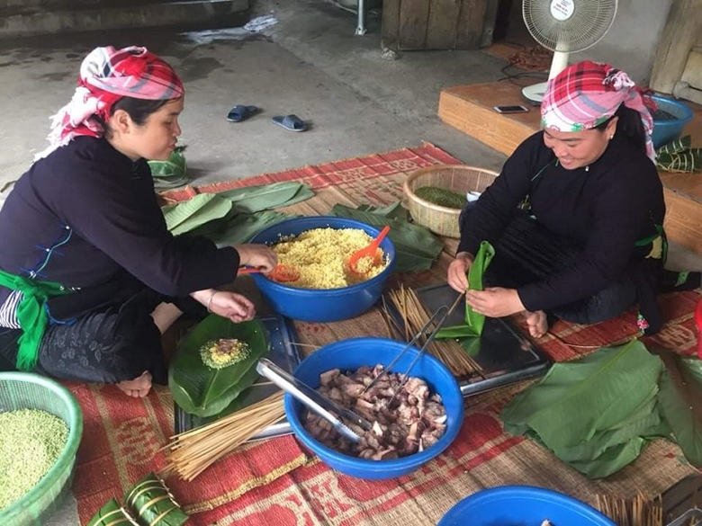 Lào Cai: Đặc sản bánh chưng đen Văn Bàn của đồng bào dân tộc Tày