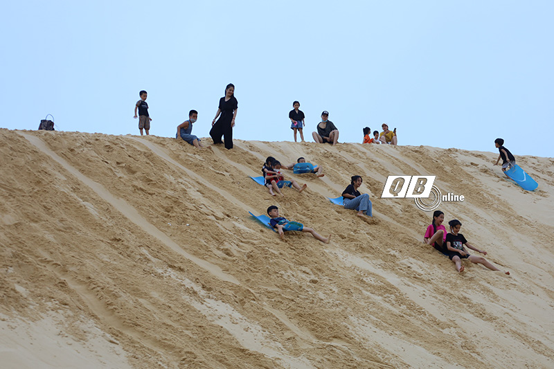 Quảng Bình: Đến xứ cát, chơi trên cát