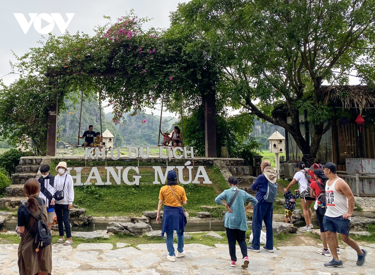 Lượng khách đến Ninh Bình tăng trưởng mạnh