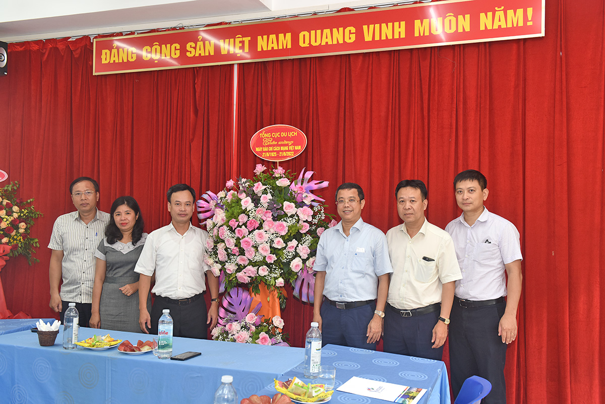 Phó Tổng cục trưởng Nguyễn Lê Phúc thăm và chúc mừng Trung tâm Thông tin du lịch nhân Ngày Báo chí Cách mạng Việt Nam