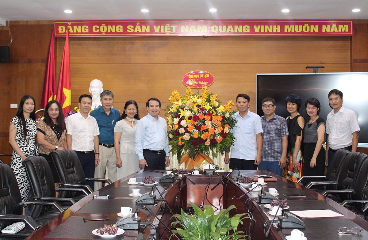 Tổng cục Du lịch chúc mừng 50 năm thành lập Trường Cao đẳng Du lịch Hà Nội