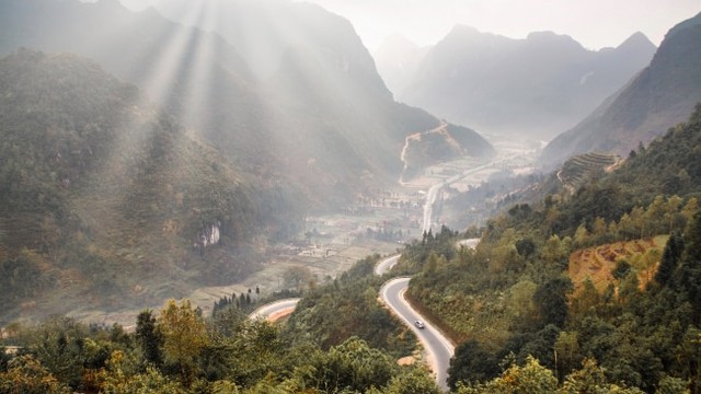 Du khách quốc tế ấn tượng đặc biệt với phong cảnh núi non hùng vĩ ở Hà Giang