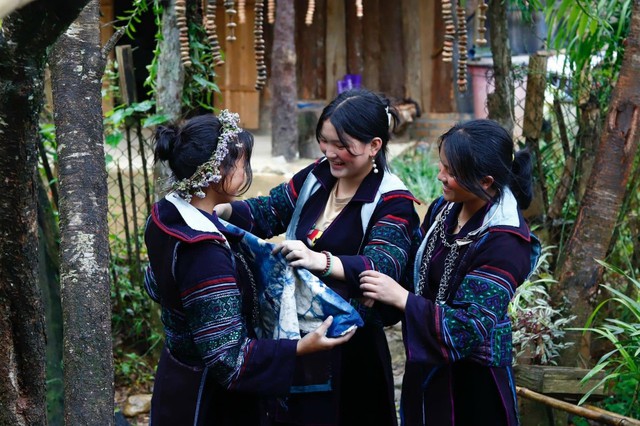 Giữ gìn và hướng nghiệp nghề truyền thống cho phụ nữ dân tộc H'mông