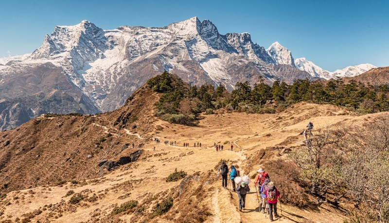 Nepal cấm hoạt động du lịch đi bộ đường dài tự túc