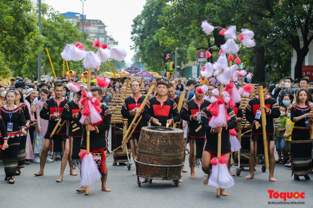  Du lịch Huế chào hè với chương trình Carnival Sắc màu